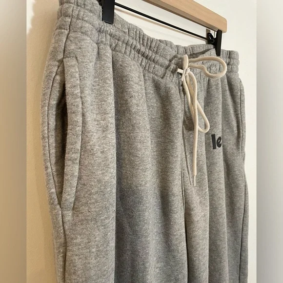 Levi's Light Grey Graphic Cotton Blend Sweatpants Men's Size XL Relax Athleisure - Picture 3 of 10